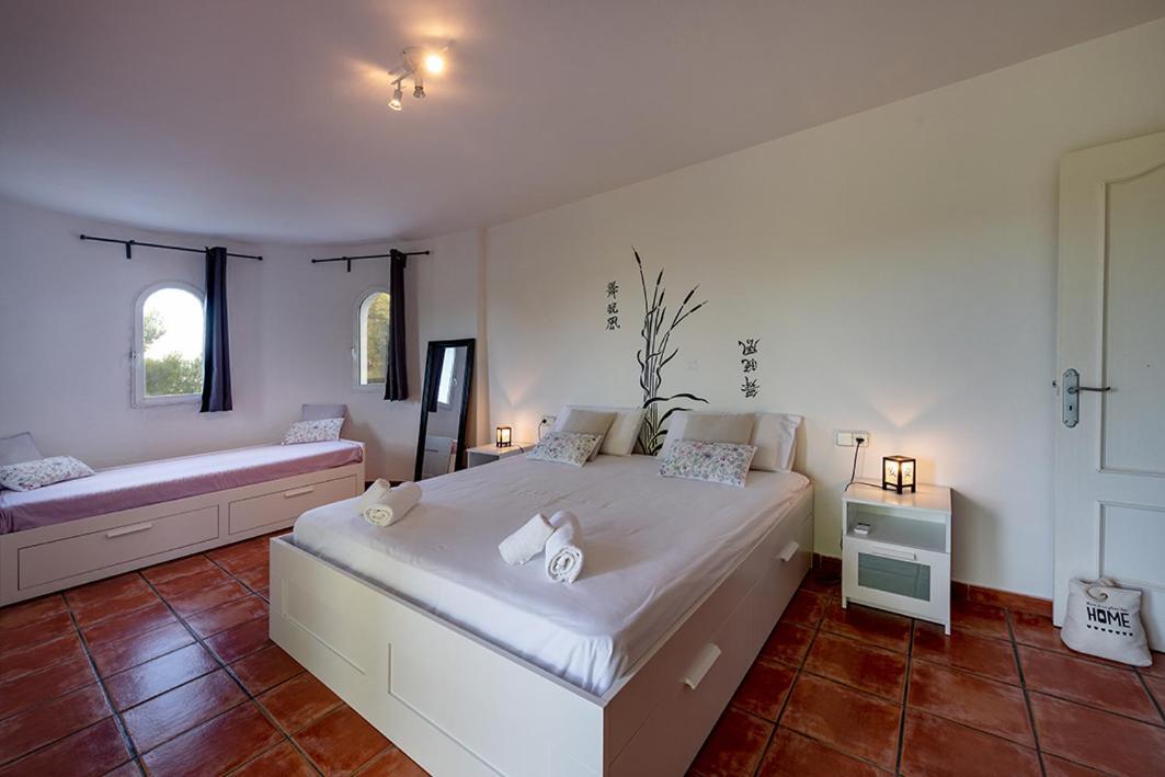 Villa Mercedes Cala Llonga  Exterior foto